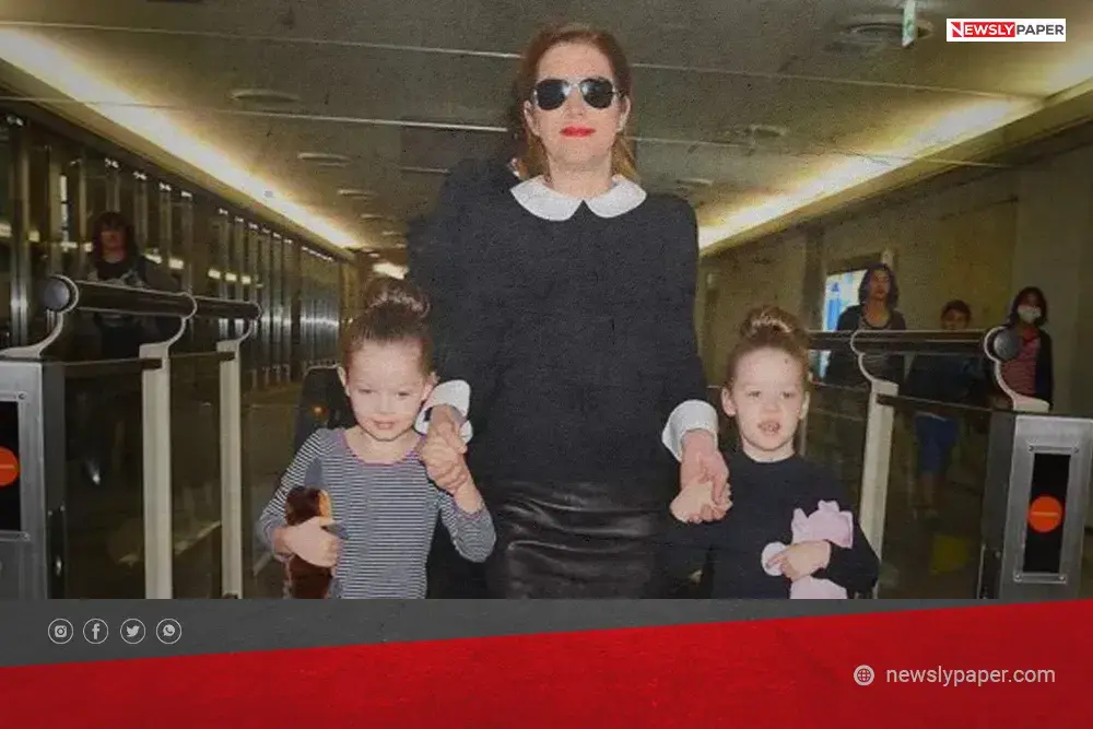 Lisa Marie Presley with her twin daughters Finley Aaron Love Lockwood and Harper Vivienne Ann Lockwood