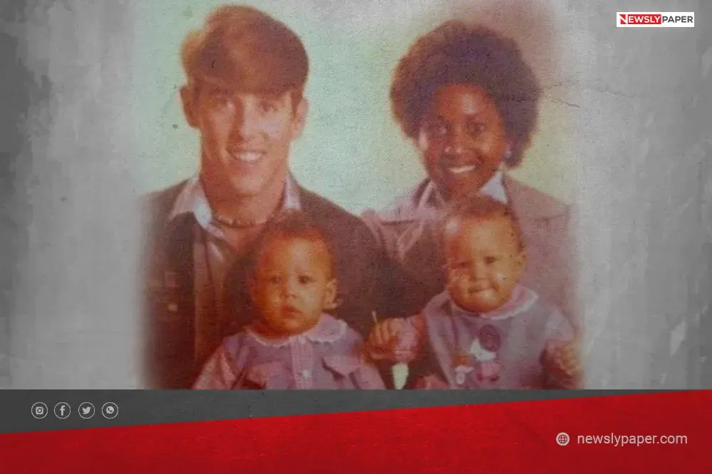 Tia Mowry and Tamara Mowry with their parents Darlene Mowry and Timothy Mowry when they were babies