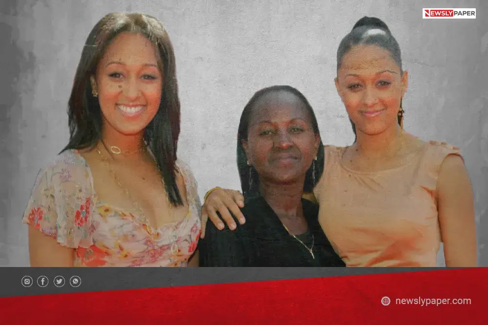 Tia Mowry and Tamera Mowry with their mother Darlene Mowry